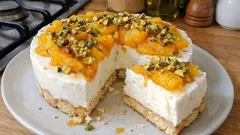 Τούρτα παγωτό γιαούρτι με ροδάκινα: δροσερή και εύκολη, χωρίς παγωτομηχανή