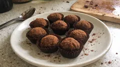 Τρουφάκια σοκολάτας χωρίς ψήσιμο: βελούδινη ganache, λίγα υλικά και σίγουρο αποτέλεσμα