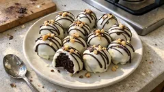 Τρουφάκια με κέικ: το πιο νόστιμο γλυκό ψυγείου για να αξιοποιήσεις το μπαγιάτικο κέικ